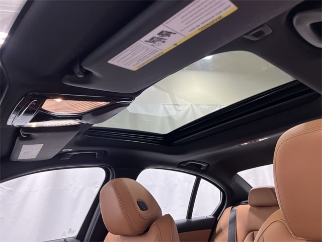 Thumbnail: 2023 BMW 3 Series - 25