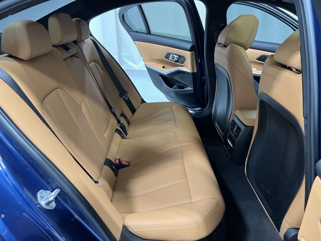 Thumbnail: 2024 BMW 3 Series - 27