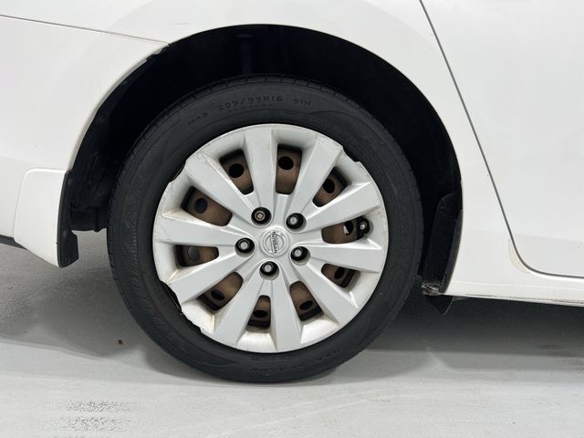 Thumbnail: 2016 Nissan Sentra - 8