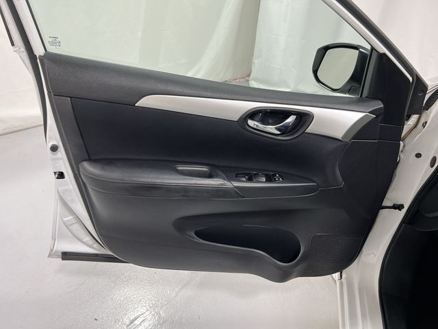 Thumbnail: 2016 Nissan Sentra - 32