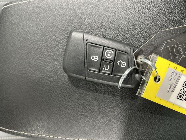 Thumbnail: 2022 Volkswagen Tiguan - 18