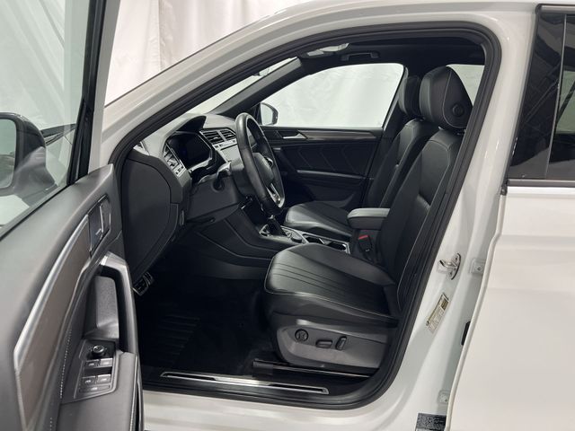 Thumbnail: 2022 Volkswagen Tiguan - 11