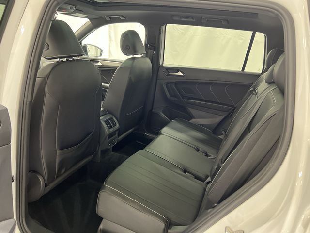 Thumbnail: 2022 Volkswagen Tiguan - 27