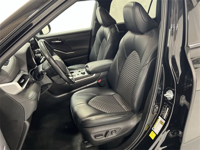 Thumbnail: 2023 Toyota Highlander - 11
