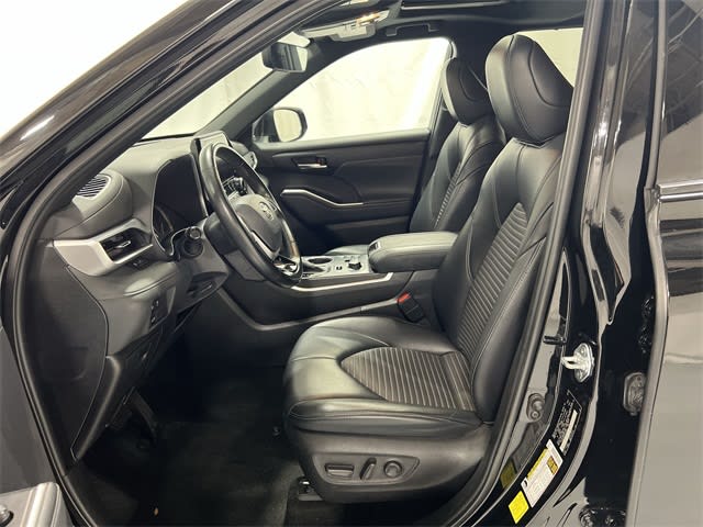 Thumbnail: 2023 Toyota Highlander - 10