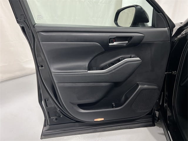 Thumbnail: 2023 Toyota Highlander - 31