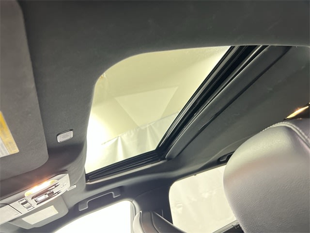 Thumbnail: 2023 Toyota Highlander - 27