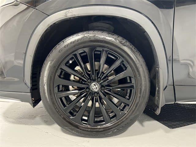 Thumbnail: 2023 Toyota Highlander - 7