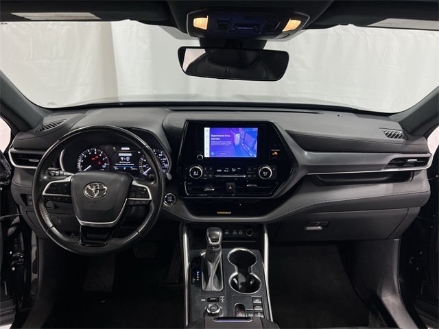 Thumbnail: 2023 Toyota Highlander - 2