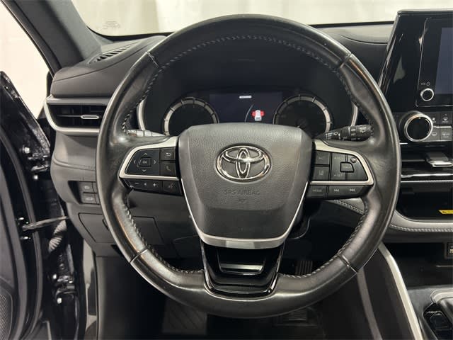 Thumbnail: 2023 Toyota Highlander - 9