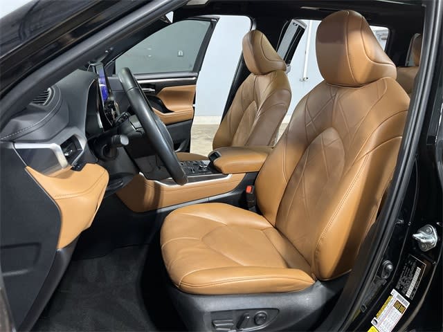 2023 Toyota Highlander Platinum 12