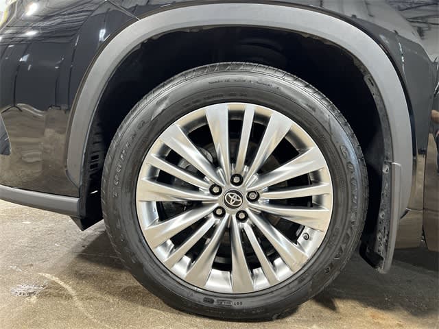 2023 Toyota Highlander Platinum 8