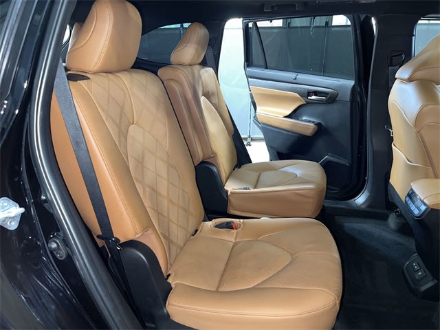 2023 Toyota Highlander Platinum 30