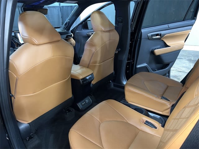 2023 Toyota Highlander Platinum 29