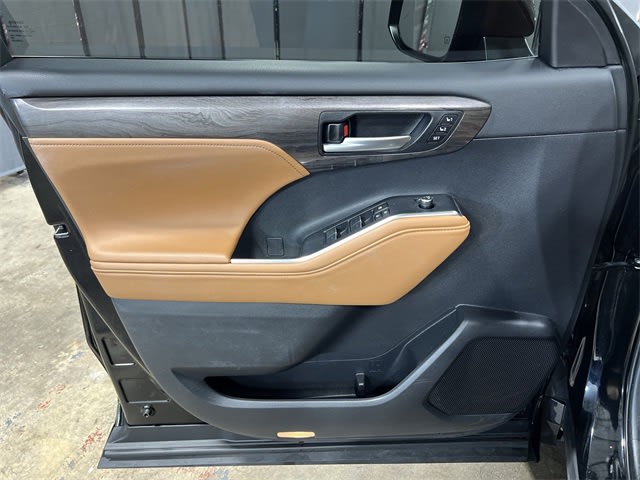 2023 Toyota Highlander Platinum 34