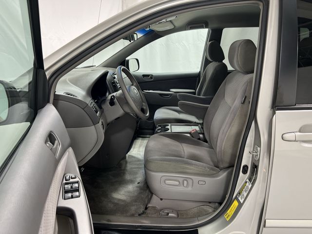 Thumbnail: 2006 Toyota Sienna - 11