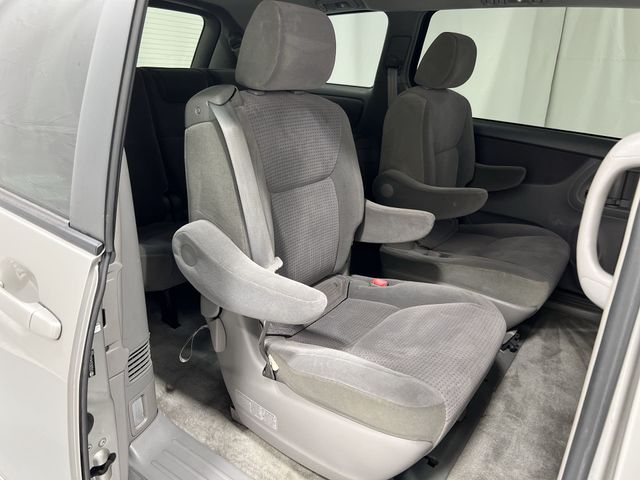 Thumbnail: 2006 Toyota Sienna - 25