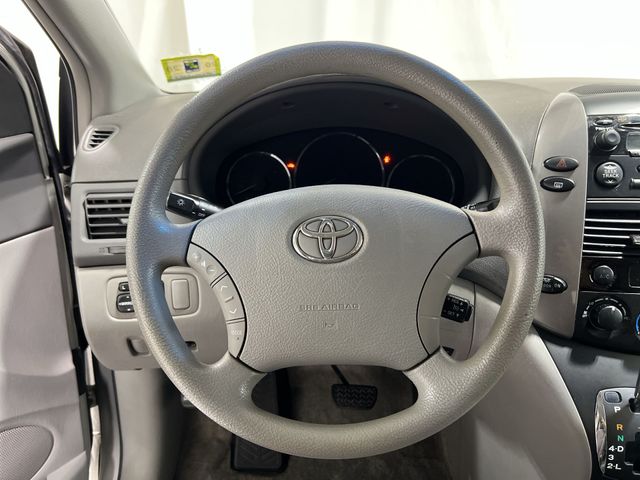 Thumbnail: 2006 Toyota Sienna - 10