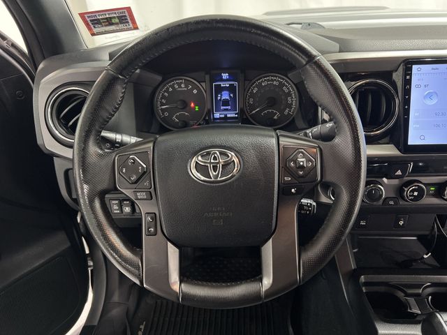 Thumbnail: 2017 Toyota Tacoma - 10