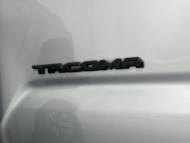 Thumbnail: 2017 Toyota Tacoma - 7
