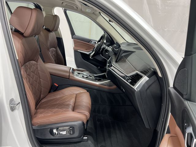 Thumbnail: 2024 BMW X7 - 30