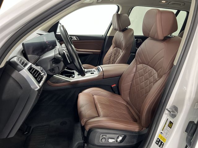 Thumbnail: 2024 BMW X7 - 12