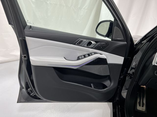 Thumbnail: 2024 BMW X7 - 31