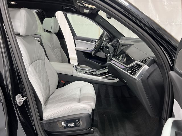 Thumbnail: 2024 BMW X7 - 27