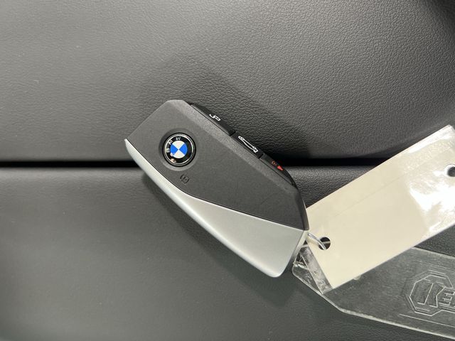 Thumbnail: 2026 BMW X5 - 16