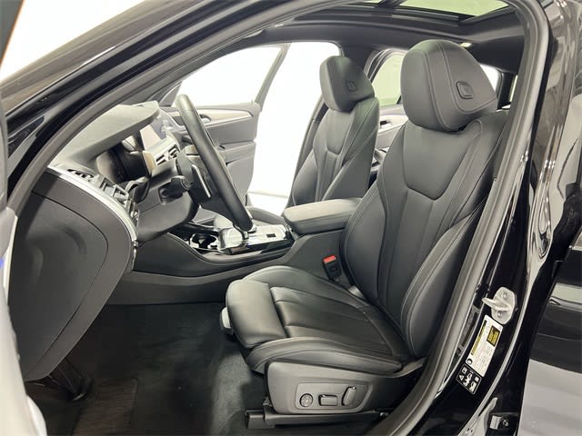 Thumbnail: 2025 BMW X4 - 12