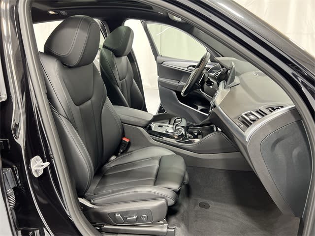 Thumbnail: 2025 BMW X4 - 28