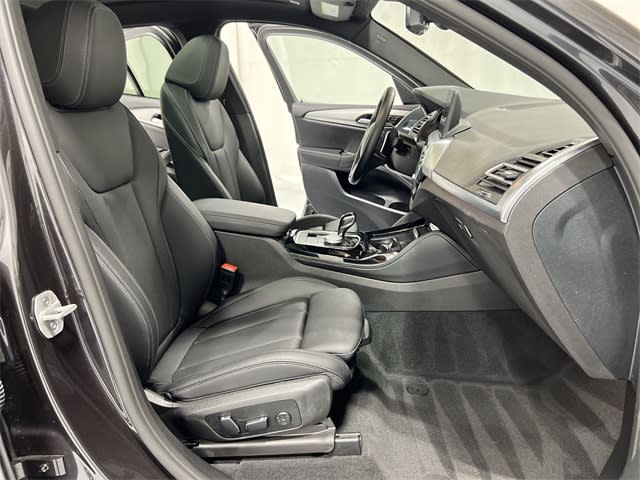 Thumbnail: 2025 BMW X4 - 29