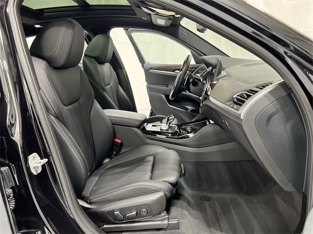 Thumbnail: 2025 BMW X4 - 29