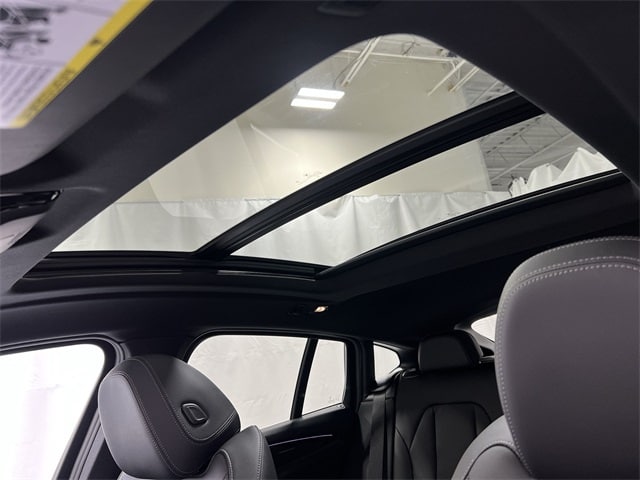 Thumbnail: 2025 BMW X4 - 26