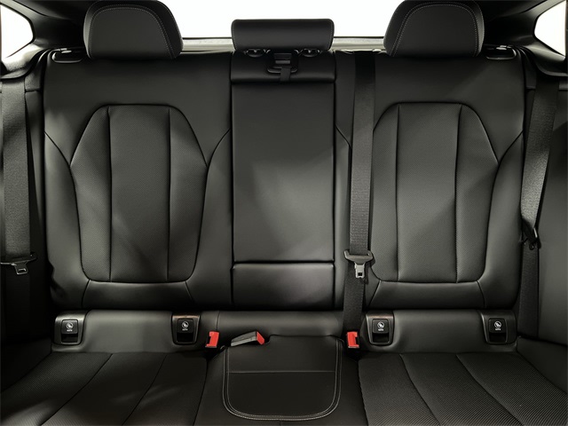 Thumbnail: 2025 BMW X4 - 13