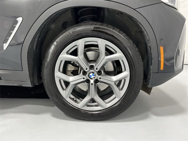 Thumbnail: 2025 BMW X4 - 8