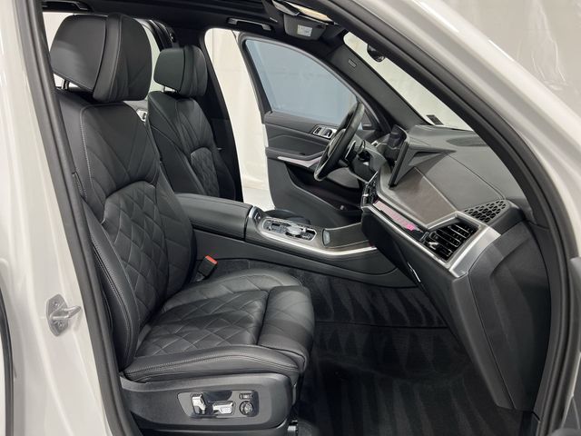 Thumbnail: 2025 BMW X5 - 28