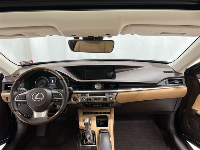 Thumbnail: 2018 Lexus ES - 2