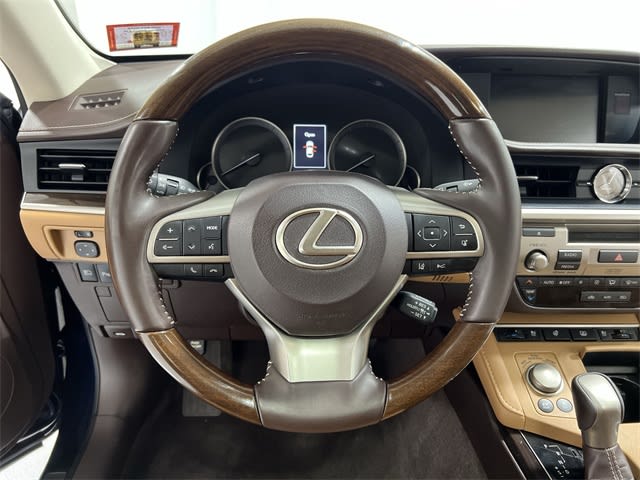 Thumbnail: 2018 Lexus ES - 10