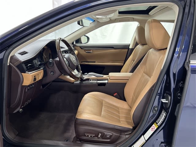 Thumbnail: 2018 Lexus ES - 11