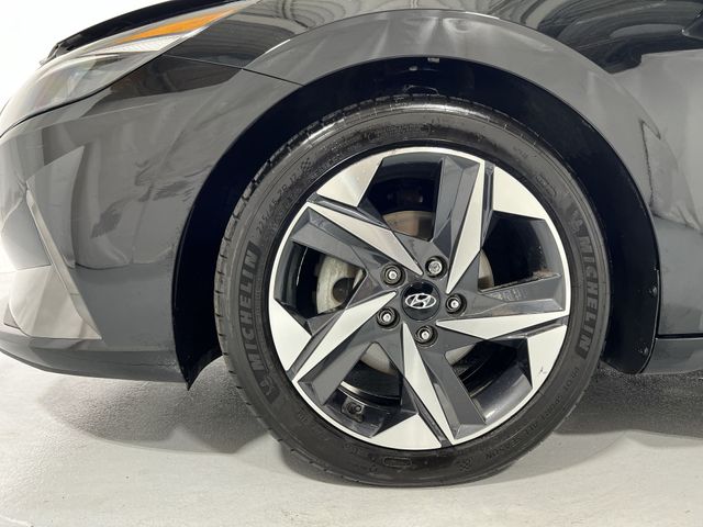 Thumbnail: 2022 Hyundai Elantra - 8
