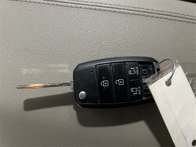 Thumbnail: 2016 Kia Sedona - 16