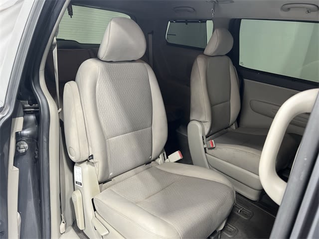 Thumbnail: 2016 Kia Sedona - 25