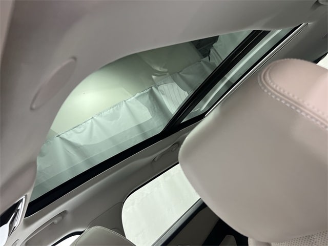 Thumbnail: 2022 Land Rover Range Rover Velar - 21