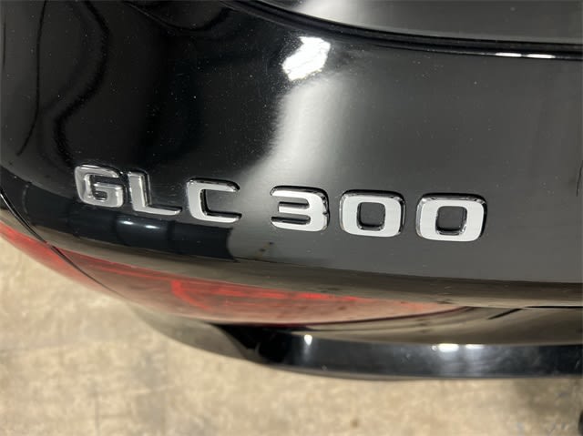 2022 Mercedes-Benz GLC 300 7