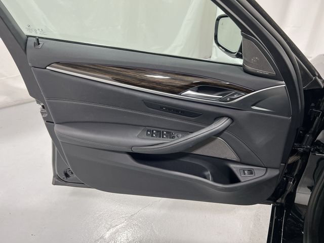 Thumbnail: 2023 BMW 5 Series - 29