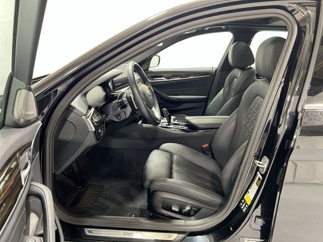 Thumbnail: 2023 BMW 5 Series - 11