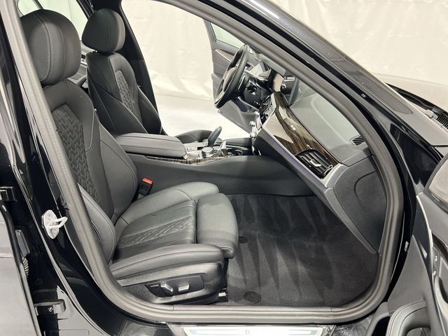 Thumbnail: 2023 BMW 5 Series - 27