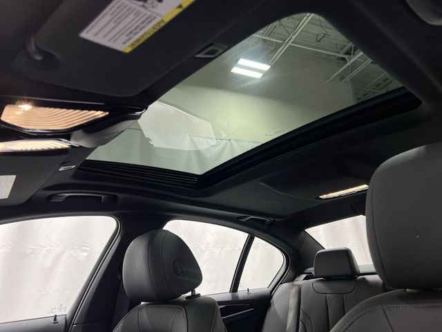 Thumbnail: 2023 BMW 5 Series - 24