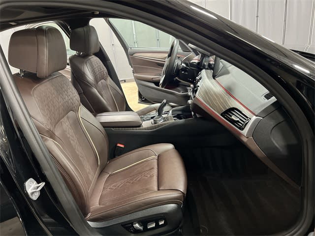 2022 BMW 5 Series 530xi 29